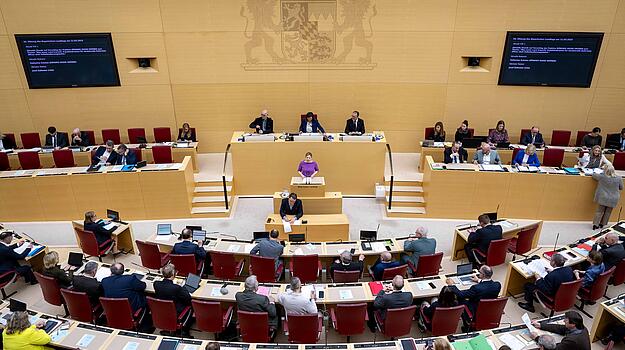 Voller Plenarsaal im Bayerischen Landtag
