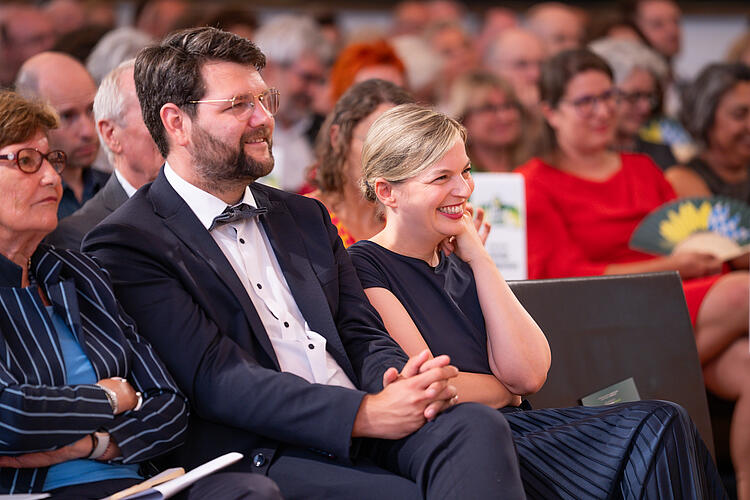 Christa Stewens, Johannes Becher und Katharina Schulze im Publikum