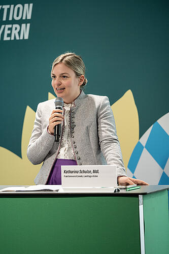 Katharina Schulze, MdL, spricht auf der Eröffnungspressekonferenz der Klausur der Grünen Landtagsfraktion 2025 in Passau.