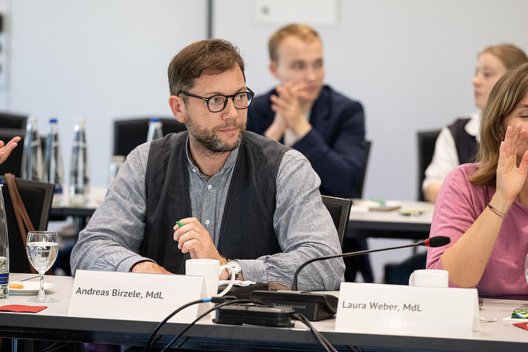 Andreas Birzele, MdL, auf der Townhall "Jugend trifft Politik", Fraktionsklausur 2025, Passau.