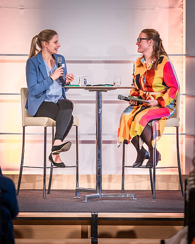 Josephine Ballon im Gespräch mit Julia Post