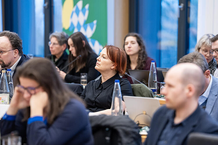 Mia Goller, MdL, im Publikum der Diskussionsrunde "Gutes Essen für alle – Utopie oder Grundrecht?".