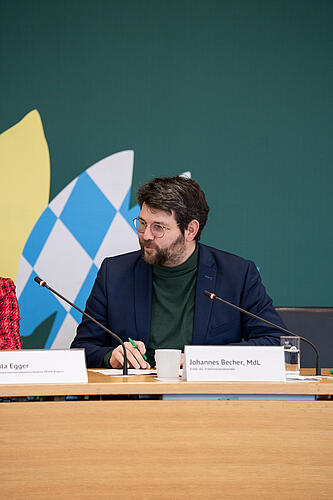 Johannes Becher, MdL, Moderator der Diskussionsrunde.