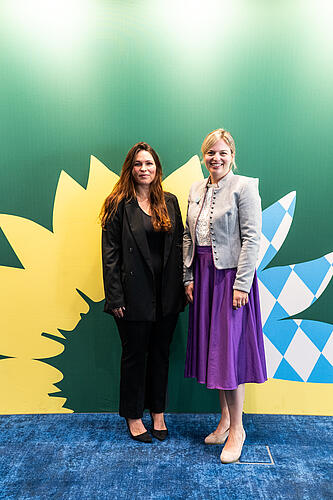 Nathalie Rücker, ISD Germany, und Katharina Schulze, MdL, gemeinsames Bild auf der Diskussionsveranstaltung "Wehrhaftes Europa", Fraktionsklausur 2025, Passau.