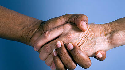 Handschlag von zwei Händen