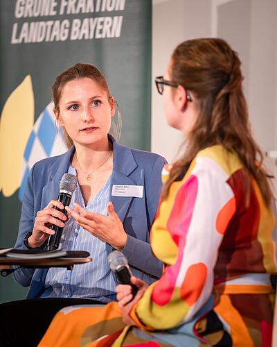 Josephine Ballon im Gespräch mit Julia Post