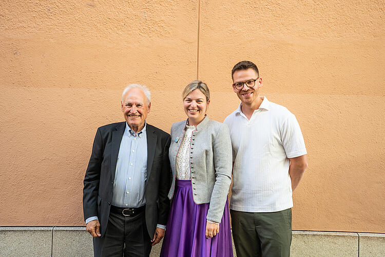 Gruppenbild mit Erwin Huber, Ex-CSU-Chef und Finanzminister a.D., Katharina Schulze, MdL, und Martin Frank, Kabarettist, Fraktionsklausur 2025 in Passau.