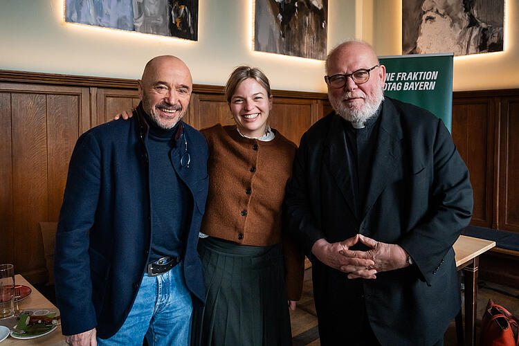 Gruppenfoto mit Christian Neureuther, ehem. dt. Skirennläufer, Katharina Schulze, MdL und Kardinal Reinhard Marx, Erzbischof von München und Freising beim Frühschoppen der Winterklausur.