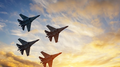 Vier Su-35 Kampfjet im Formationsflug 