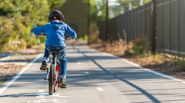 Kind auf Fahrrad